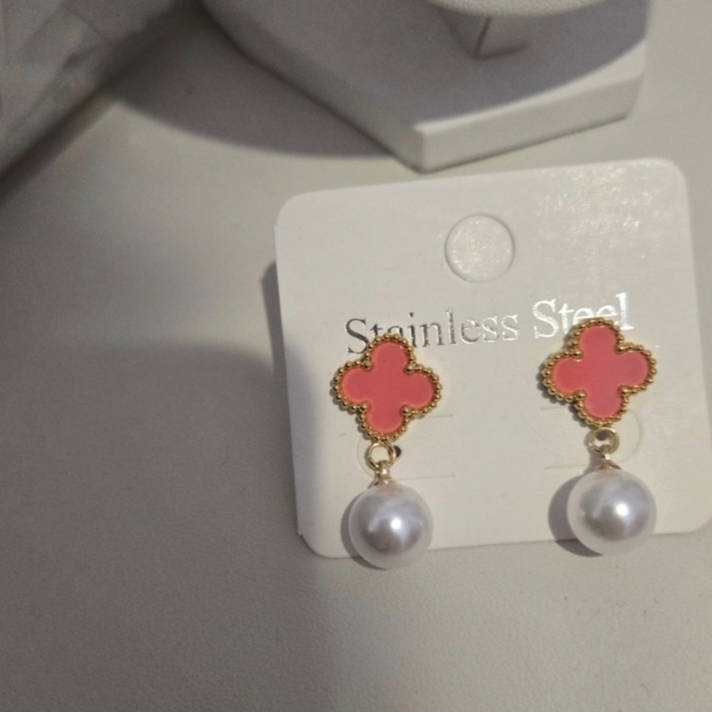 Elegant Pink and Gold Stainless Steel Clover Pearl Earrings